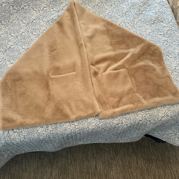 Pretty Rugged faux fur super soft perfect camel SCARF& CAPE/shawl From SharkTank - Picture 8 of 11